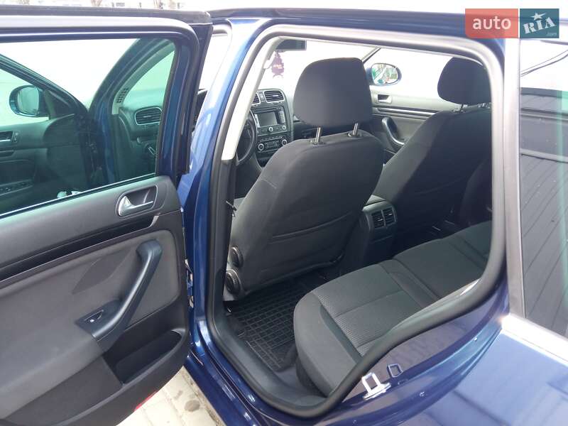 Универсал Volkswagen Golf 2010 в Гоще