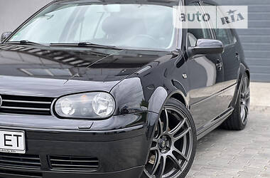 Хэтчбек Volkswagen Golf 2001 в 