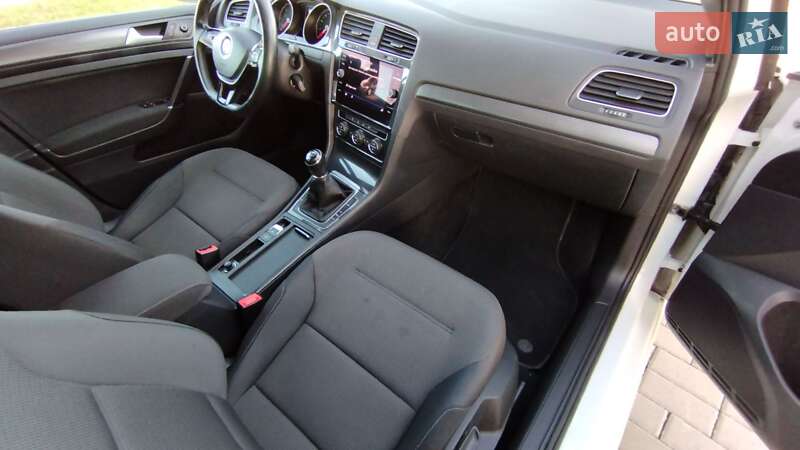 Універсал Volkswagen Golf 2017 в Хусті