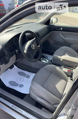 Универсал Volkswagen Golf 2003 в 