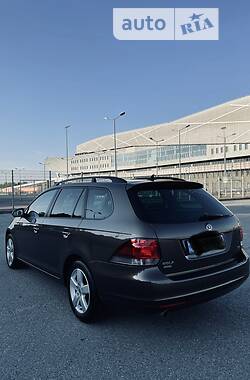 Универсал Volkswagen Golf 2012 в 