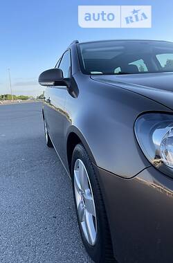 Универсал Volkswagen Golf 2012 в 