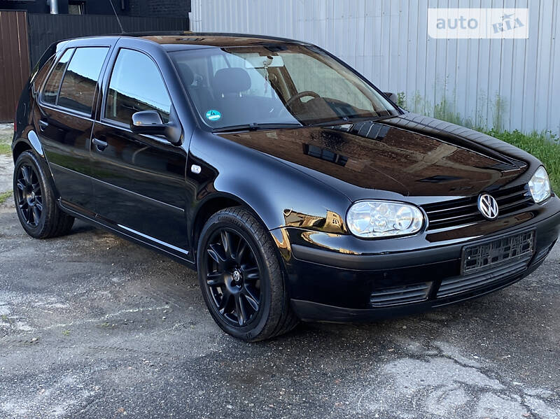 Хетчбек Volkswagen Golf 2003 в 