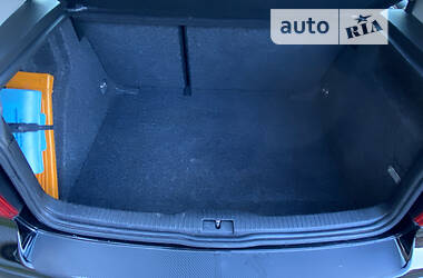 Хетчбек Volkswagen Golf 2003 в 