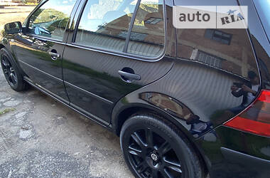 Хетчбек Volkswagen Golf 2003 в 