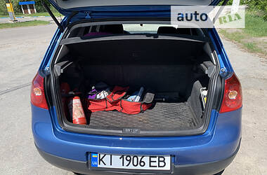 Хэтчбек Volkswagen Golf 2004 в Кагарлыке