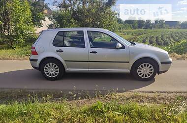 Хэтчбек Volkswagen Golf 2003 в Корсуне-Шевченковском