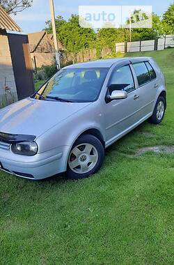 Хэтчбек Volkswagen Golf 1999 в Сарнах