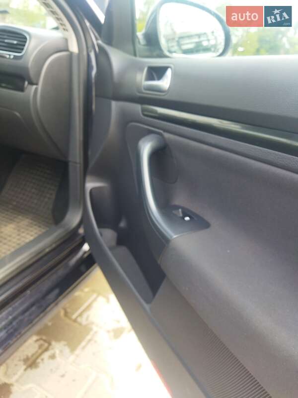 Универсал Volkswagen Golf 2012 в Самборе