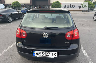 Хэтчбек Volkswagen Golf 2004 в Каменском