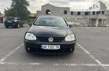 Хэтчбек Volkswagen Golf 2004 в Каменском