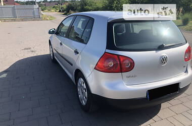 Хетчбек Volkswagen Golf 2005 в Ужгороді