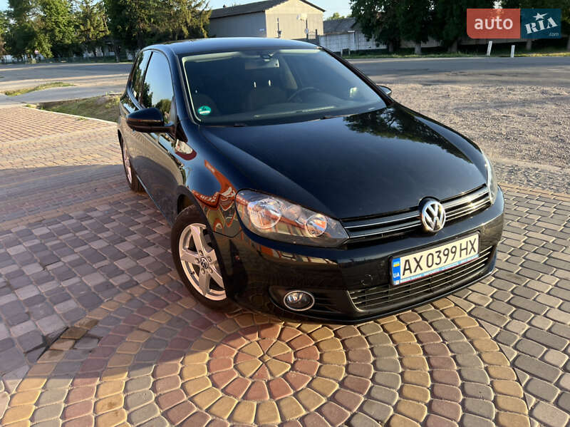 Хэтчбек Volkswagen Golf 2011 в Краснограде