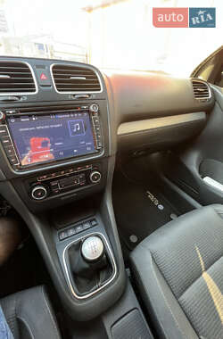 Хэтчбек Volkswagen Golf 2011 в 