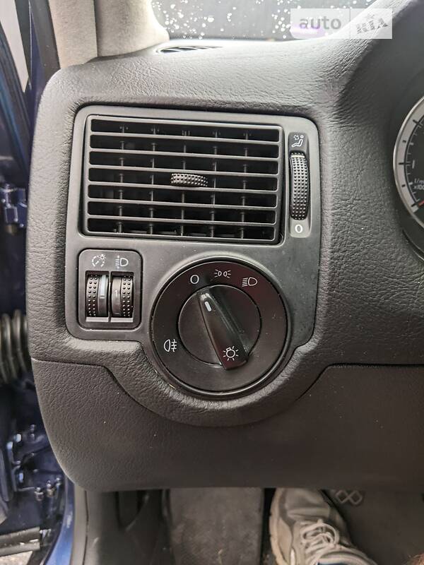 Универсал Volkswagen Golf 2003 в Днепре