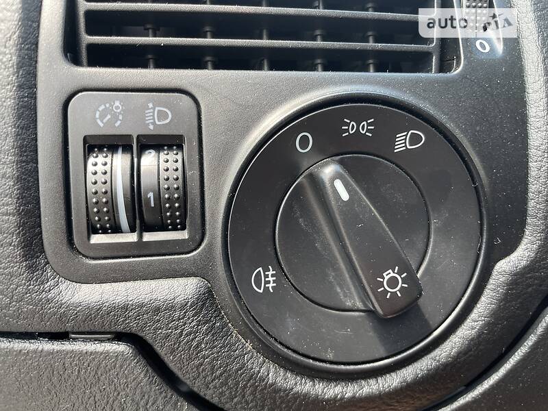 Хэтчбек Volkswagen Golf 2002 в Днепре