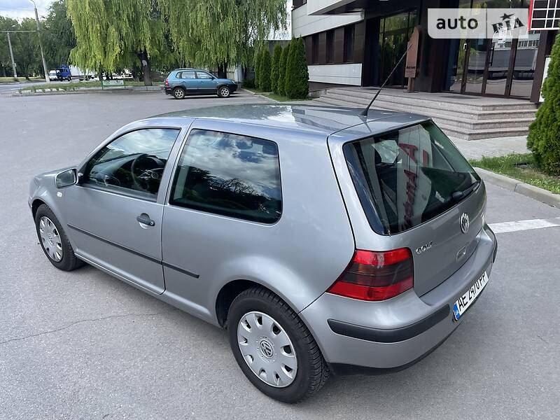 Хэтчбек Volkswagen Golf 2002 в Днепре