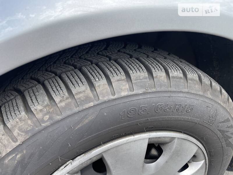 Хэтчбек Volkswagen Golf 2002 в Днепре