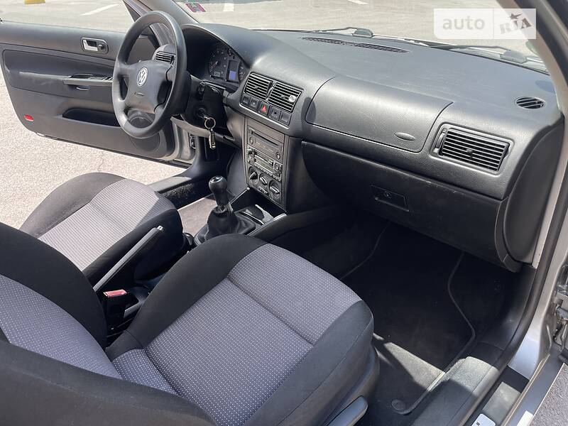 Хэтчбек Volkswagen Golf 2002 в Днепре