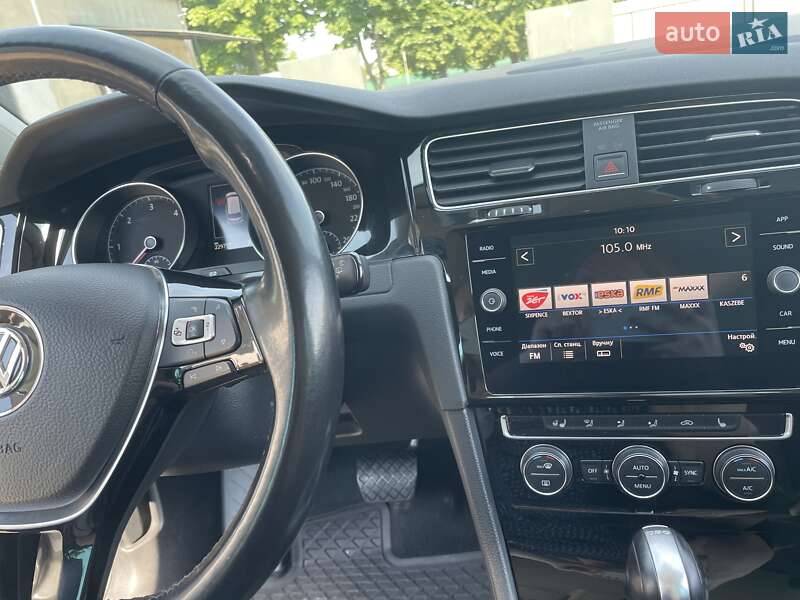 Універсал Volkswagen Golf 2017 в Новомиргороді