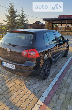 Хэтчбек Volkswagen Golf 2004 в 