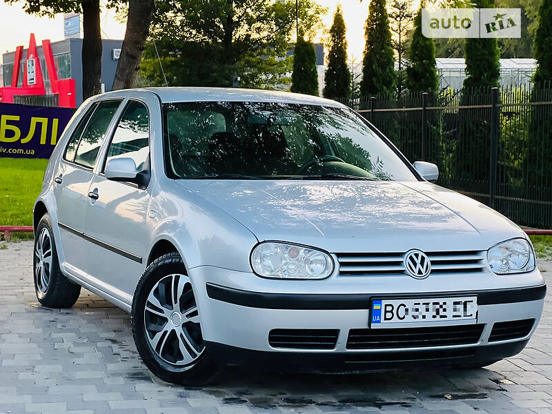 Хэтчбек Volkswagen Golf 2000 в 