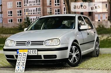 Хэтчбек Volkswagen Golf 2000 в 