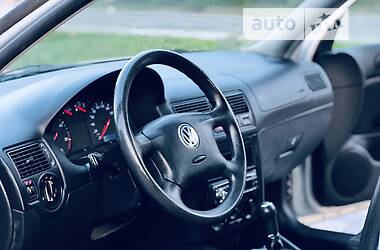 Хэтчбек Volkswagen Golf 2000 в 