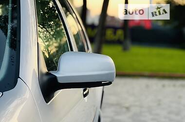Хэтчбек Volkswagen Golf 2000 в 