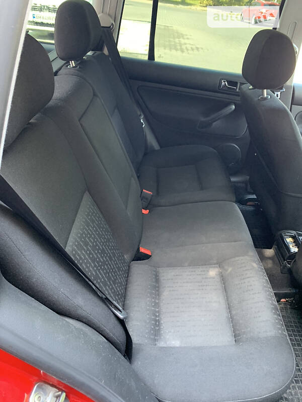 Универсал Volkswagen Golf 2004 в Житомире