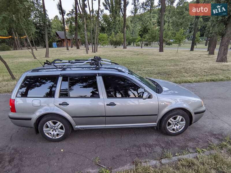 Універсал Volkswagen Golf 2002 в Хотині