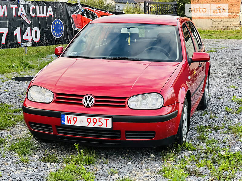 Хэтчбек Volkswagen Golf 2002 в Городке