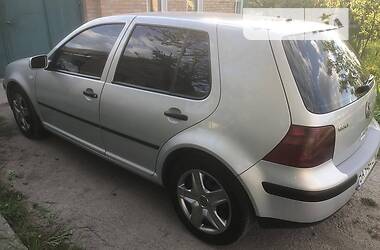 Хэтчбек Volkswagen Golf 2000 в 