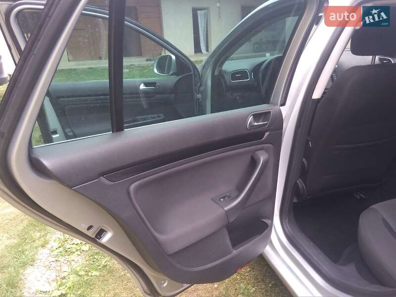 Універсал Volkswagen Golf 2009 в Івано-Франківську