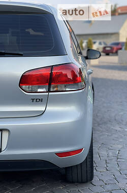Хэтчбек Volkswagen Golf 2009 в 