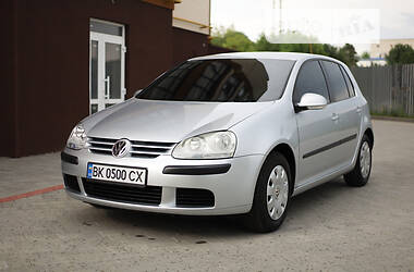 Хэтчбек Volkswagen Golf 2004 в Дубно