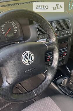 Хэтчбек Volkswagen Golf 2002 в Львове