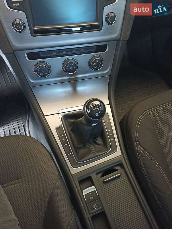 Универсал Volkswagen Golf 2016 в Знаменке