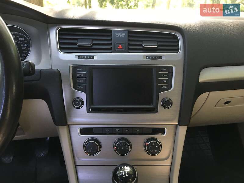 Універсал Volkswagen Golf 2016 в Зміїві