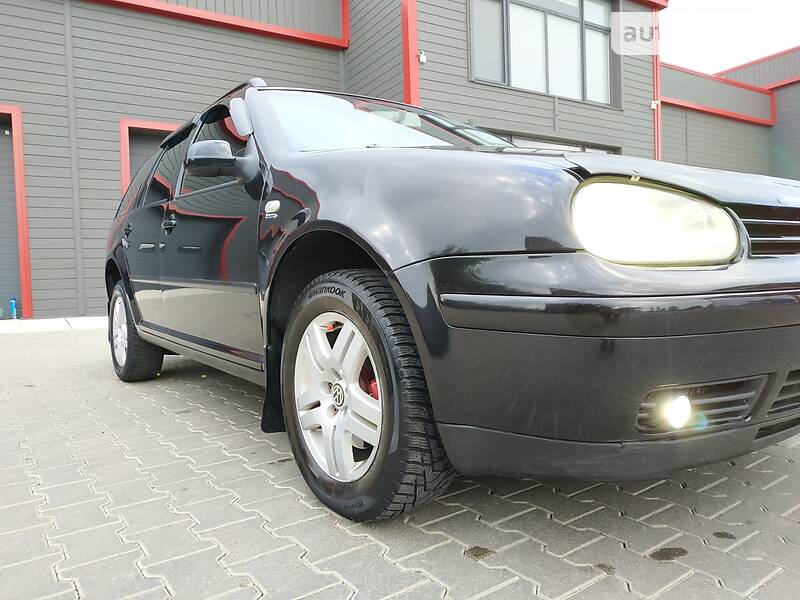 Универсал Volkswagen Golf 2004 в Черновцах