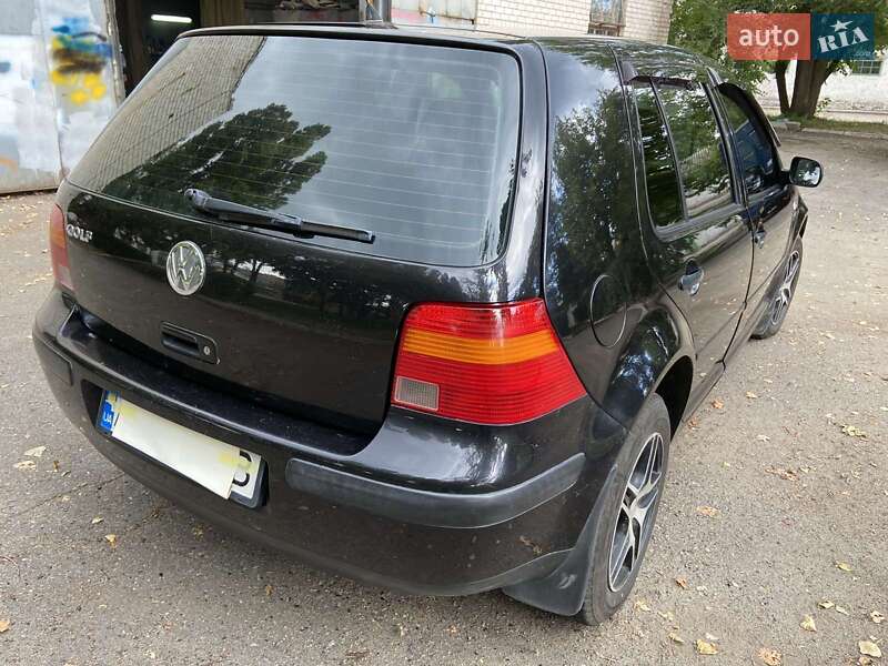 Хетчбек Volkswagen Golf 2004 в Новомосковську