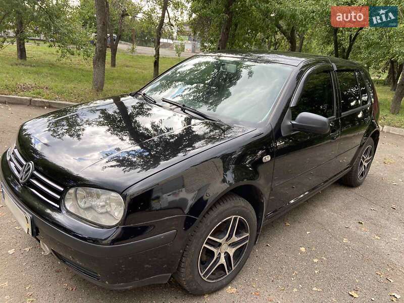 Хетчбек Volkswagen Golf 2004 в Новомосковську