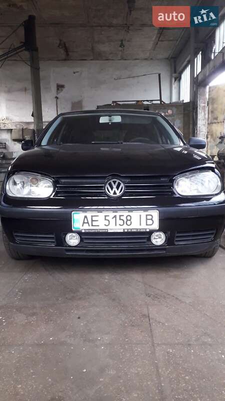 Хетчбек Volkswagen Golf 2004 в Новомосковську