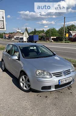 Хэтчбек Volkswagen Golf 2004 в Киеве