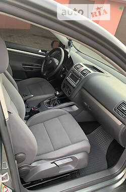 Хэтчбек Volkswagen Golf 2008 в 