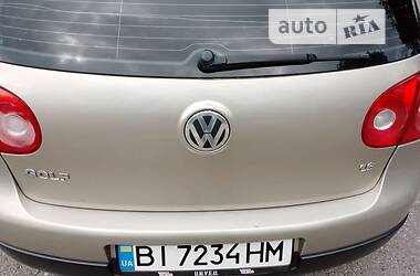 Хетчбек Volkswagen Golf 2004 в Гадячі