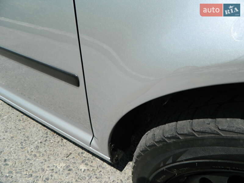 Універсал Volkswagen Golf 2001 в Чернівцях