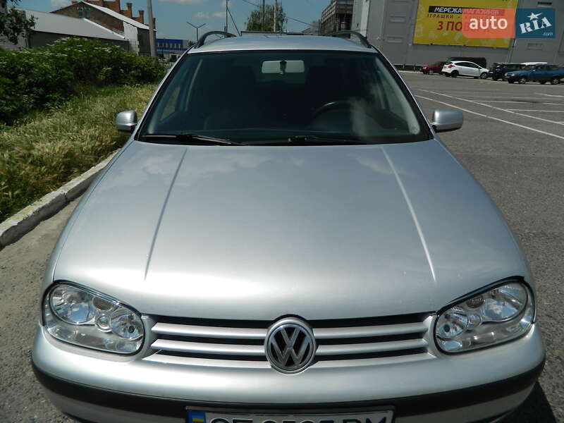 Універсал Volkswagen Golf 2001 в Чернівцях