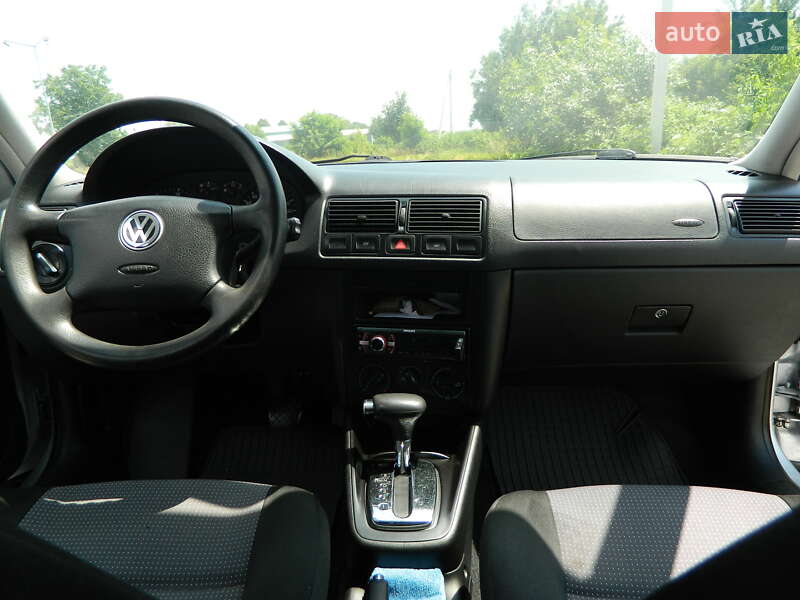 Універсал Volkswagen Golf 2001 в Чернівцях