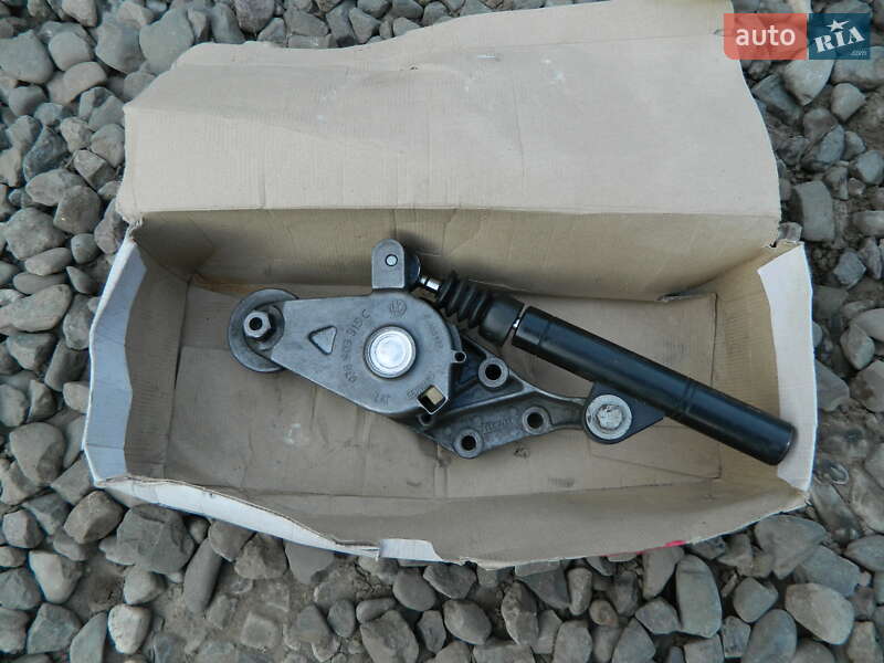 Універсал Volkswagen Golf 2001 в Чернівцях